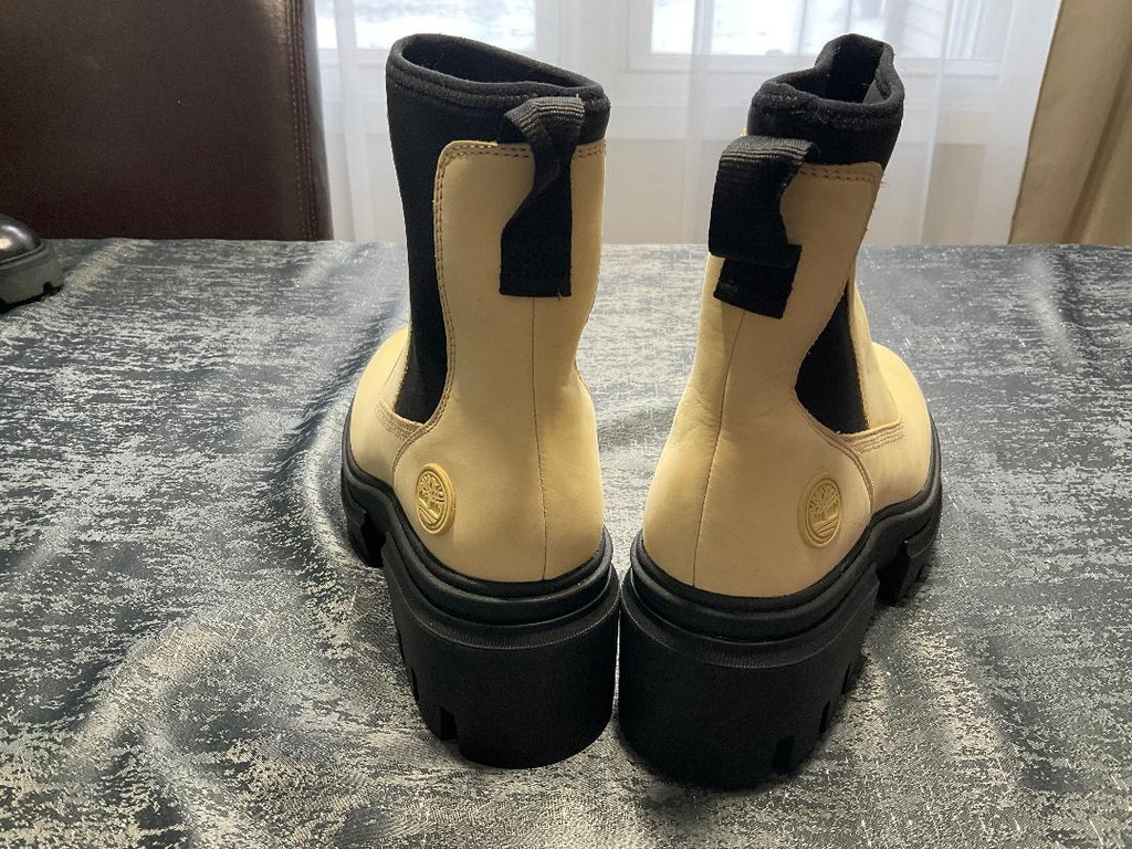 Timberland Yellow Everleigt 7 Chelsea Boots - Image 2