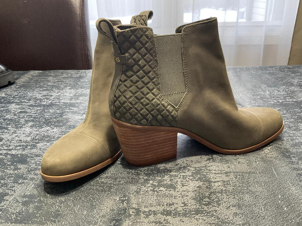 TOMS collection olive ankle boots. NEW - Image 4