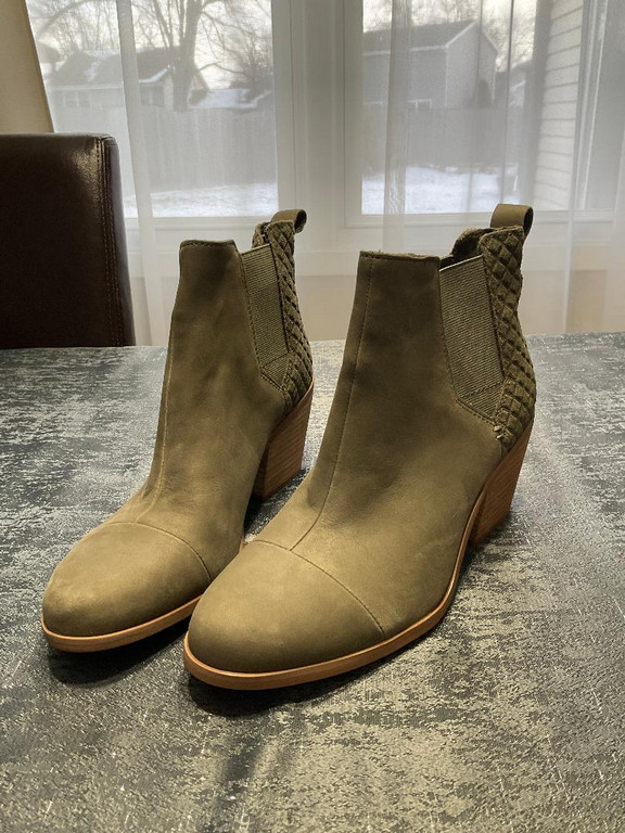 TOMS collection olive ankle boots. NEW - Image 5